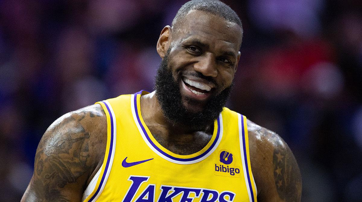 华体会体育官方网-勒布朗·詹姆斯现身骑士队训练场，引发热议