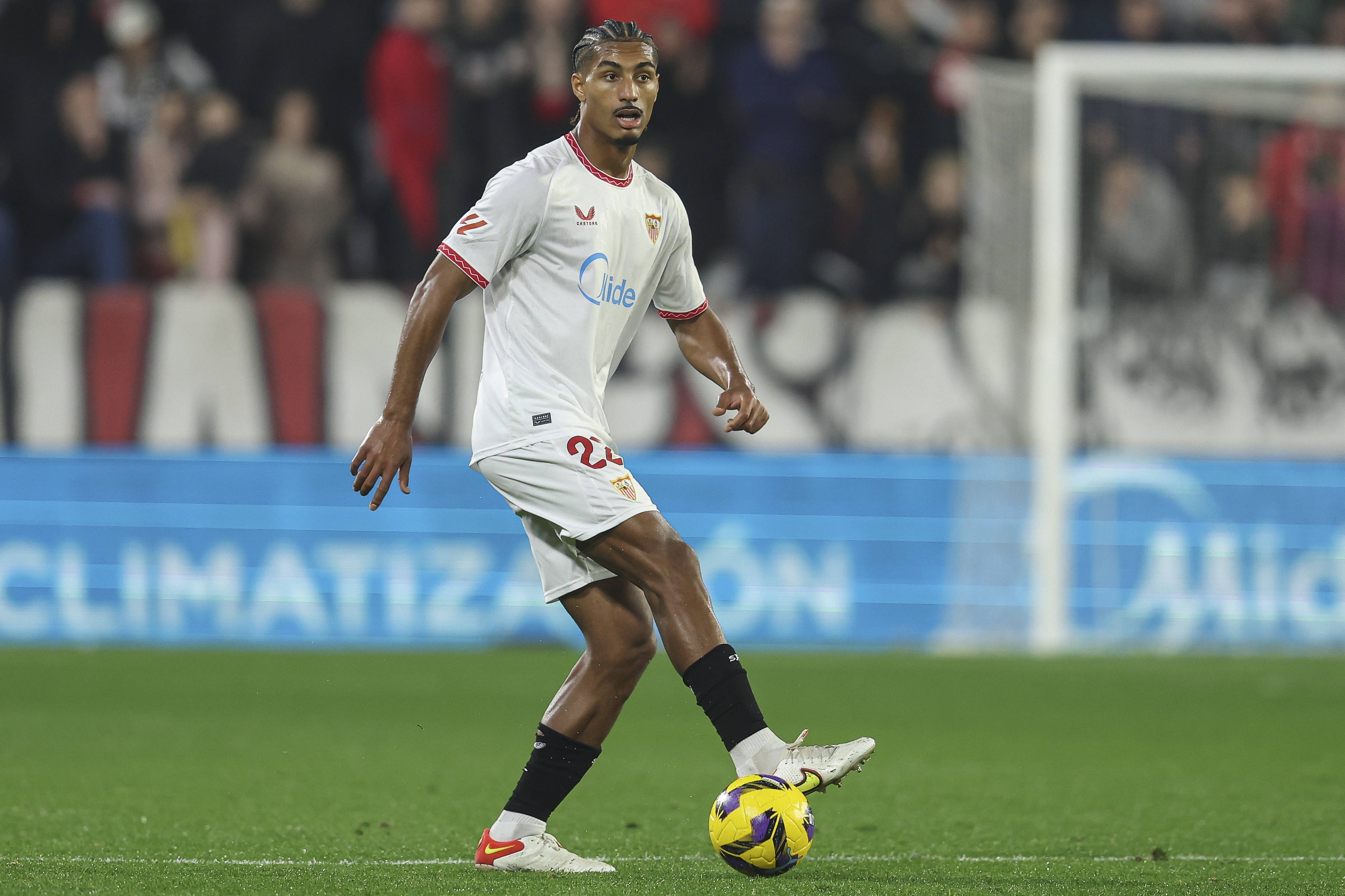 华体会体育官方网-阿斯：塞维利亚争分夺秒注册球员，卖巴代和胡安卢能筹集5000万欧