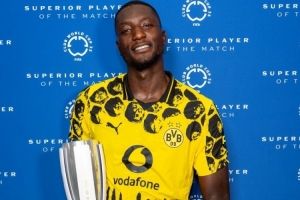 梅开二度！吉拉西当选多特vs蒙特雷全场最佳球员